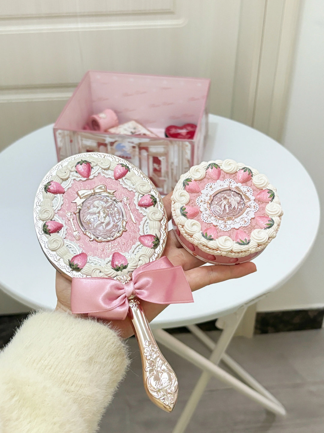 谁懂 花知晓新品真的美爆了…-草莓🍓蛋糕脑袋集合了！！每一款都好美又是被小花硬