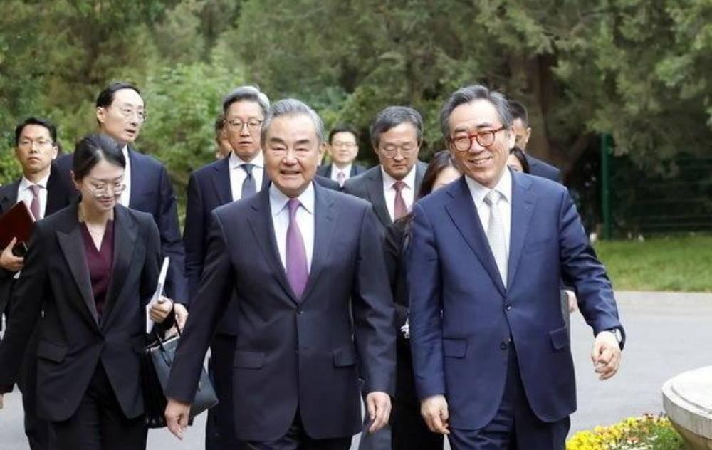 王毅提的核心要求，赵兑烈拒绝回答，韩方对中国，还是没有把准脉。
 
紧急求援中国