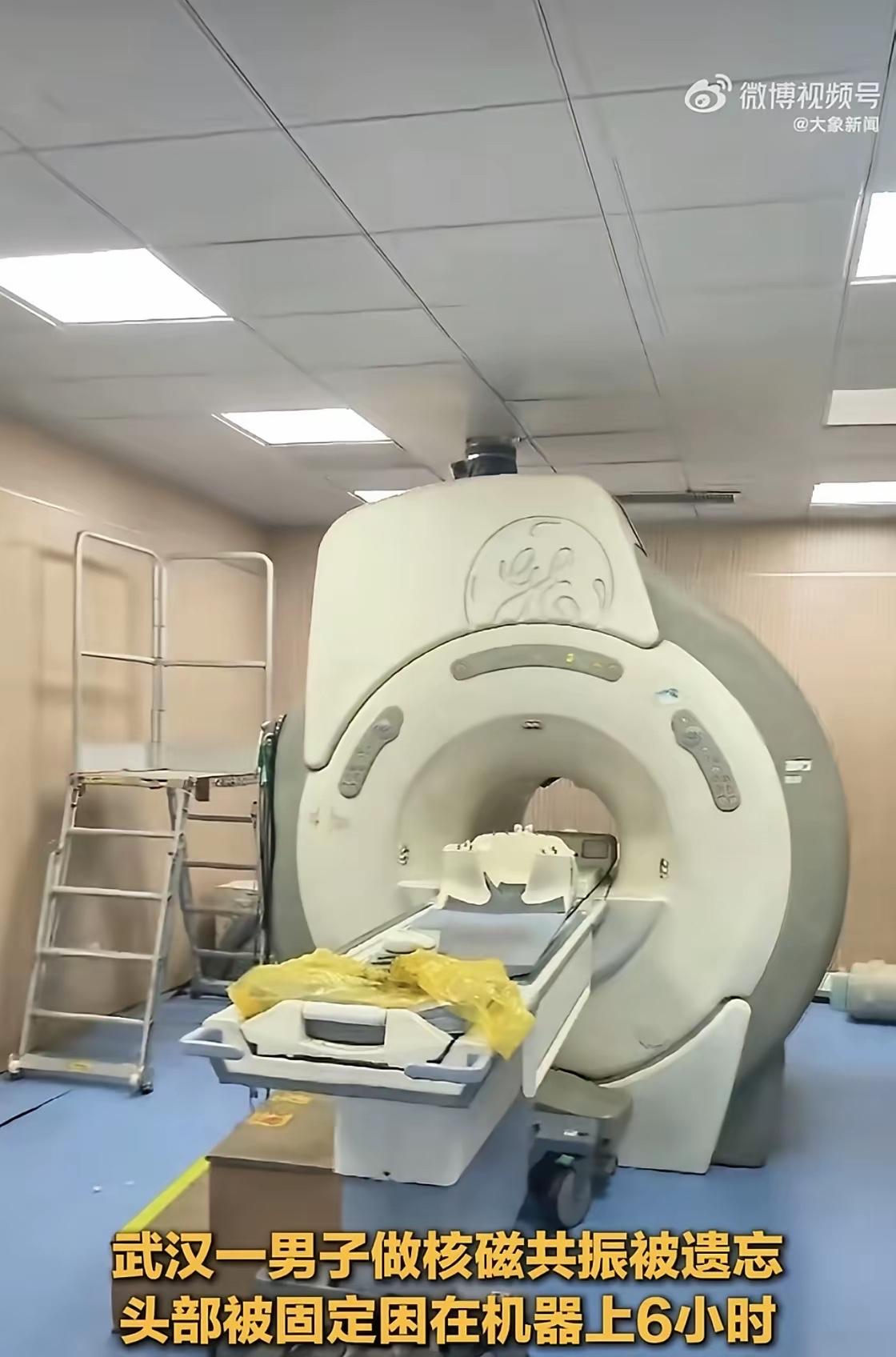 湖北武汉，男子晚上10点去医院做核磁共振，凌晨12点，他躺到了机器上，医生固定了