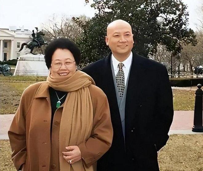 陈丽华589亿总资产，遗产怎么分配？商业控制权归子女，文化资产部分托付于丈夫迟重