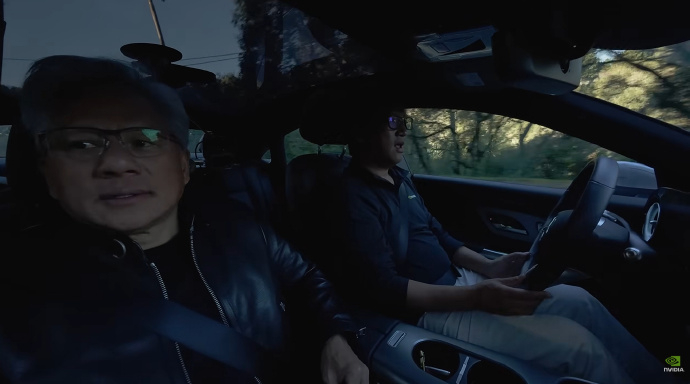 【黄仁勋亲测英伟达辅助驾驶系统 Alpamayo，全程无接管】英伟达汽车业务副总