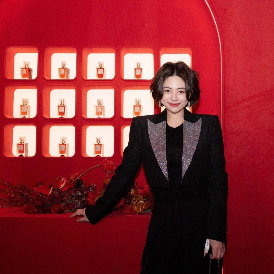 SabrinaLifeStyle[超话]   ♥️Valentino「梦之解析」