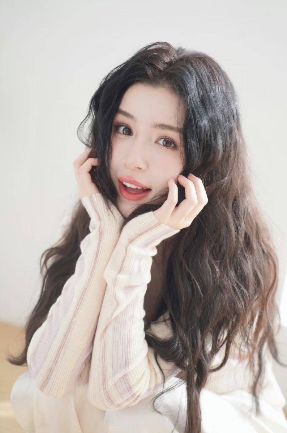 哈妮克孜卷发好美～ ​​​