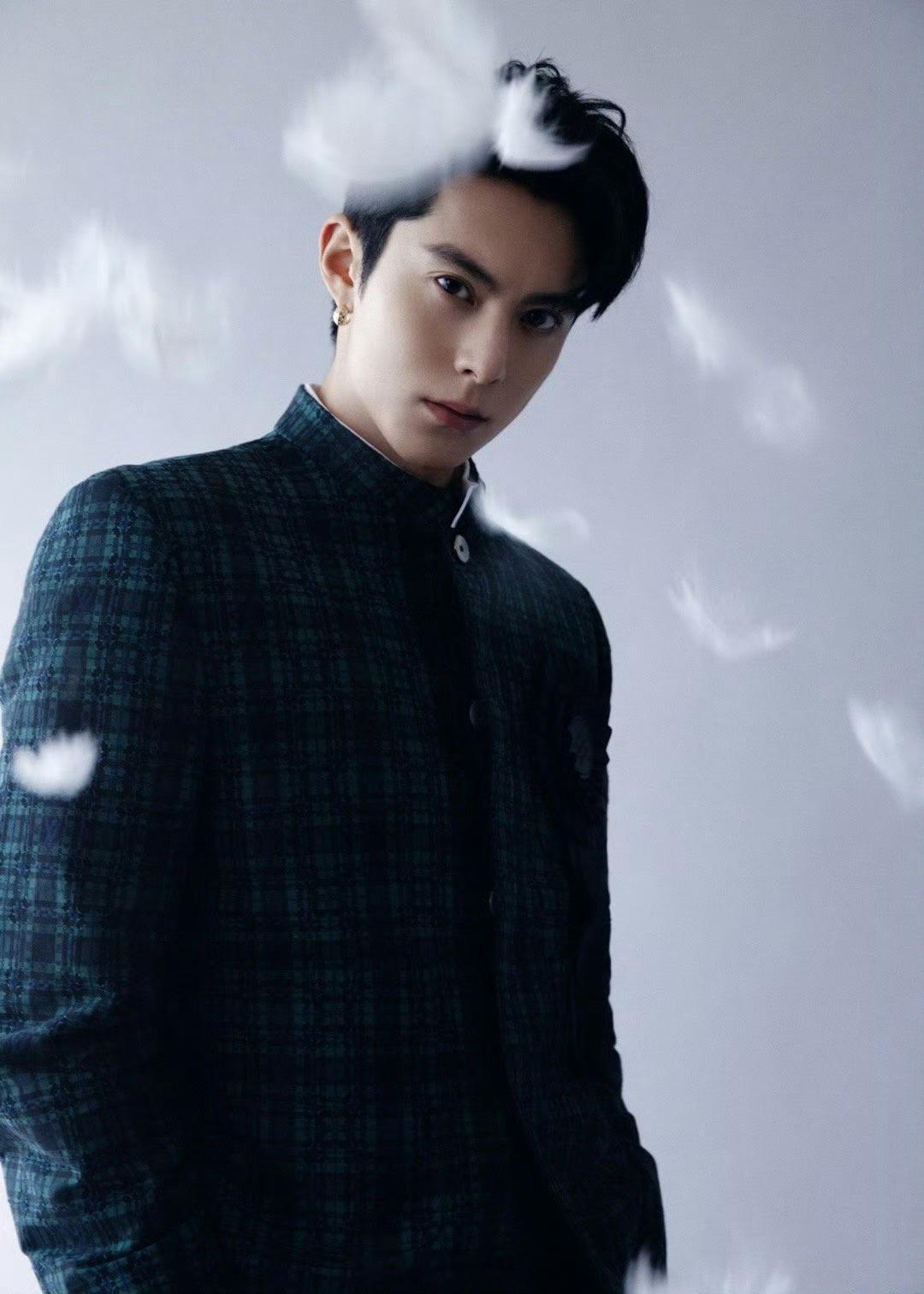 VOGUE男明星造型出图：王鹤棣 龚俊 李现 魏大勋 ​​​