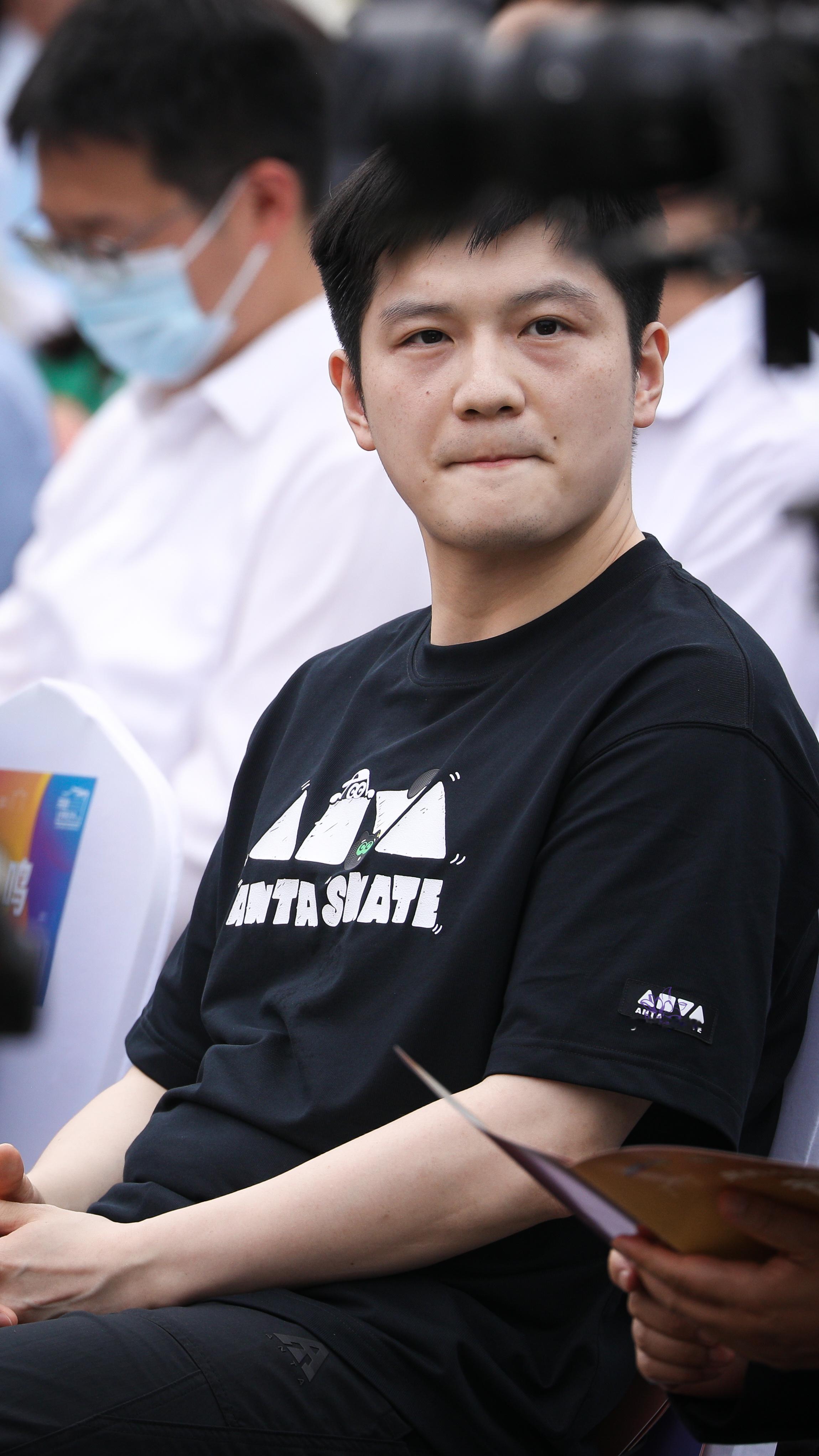 樊振东 快乐是选择东东午安繁星午安拧成星轨 ​​​