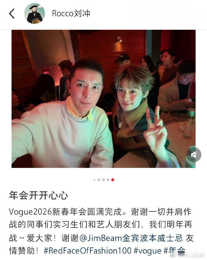 刘冲晒和梓渝自拍合照刘冲梓渝的自拍刘冲晒和梓渝自拍合照，咱就说赶快给我们小梓渝安