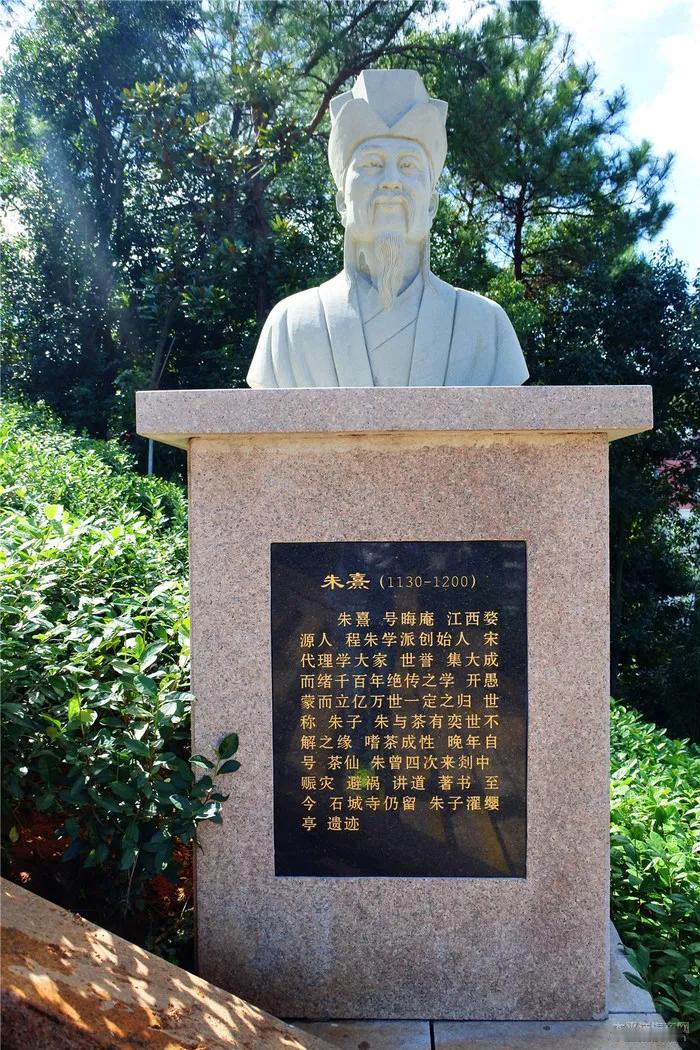 程朱理学是封建糟粕！把儒家的管人、治人之风气推向了顶峰。从此，女性的地位越来越低