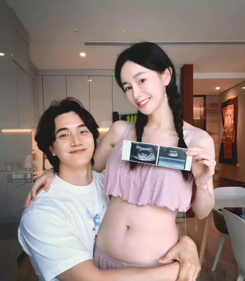 张檬官宣怀孕，她和小五2022年结婚，有段时间受整容风波影响很大，现在怀孕恭喜他