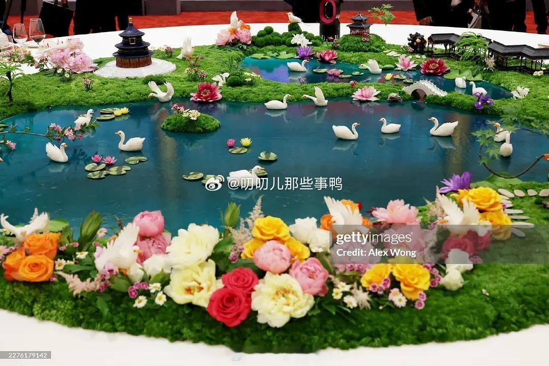 招待川普的国宴餐具菜色好精致～