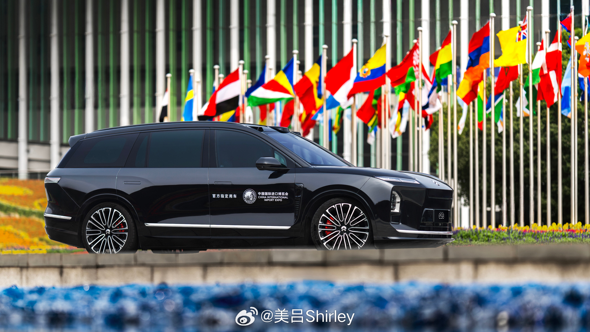 蔚来全新ES8成为第八届进博会官方指定用车！以全场景科技旗舰SUV的产品实力，为