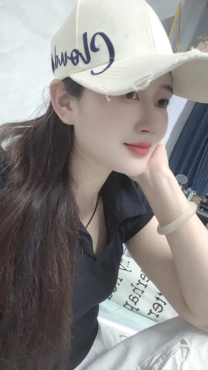 这世间的真话本就不多，一个女子的脸红，胜过一大段对白。” 可后来有了胭...
