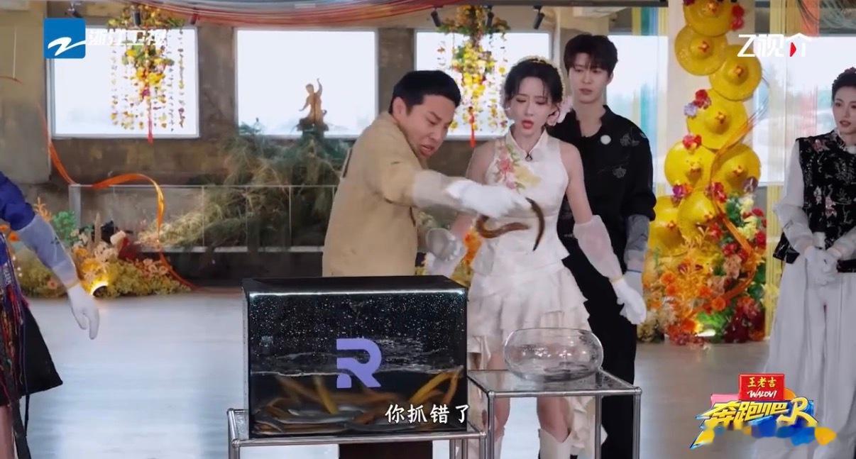 孟子义说最温柔的话抓最快的鱼温柔氛围感十足的孟子义，轻声交谈尽显自身温柔特质，颜
