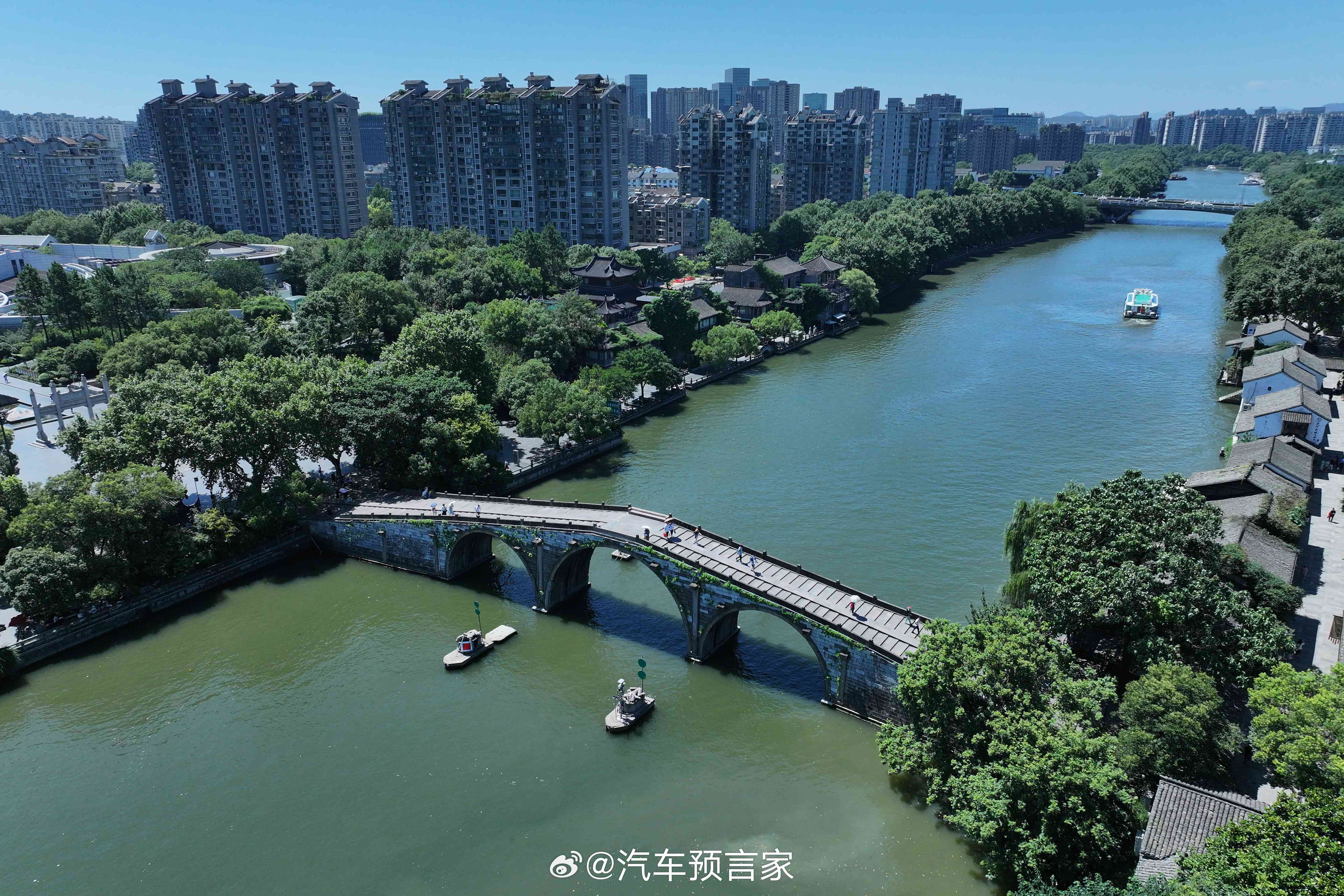 【宝马启动2025非遗创新行动 赋能新世代车型文化体验】5月15日，宝马“BMW
