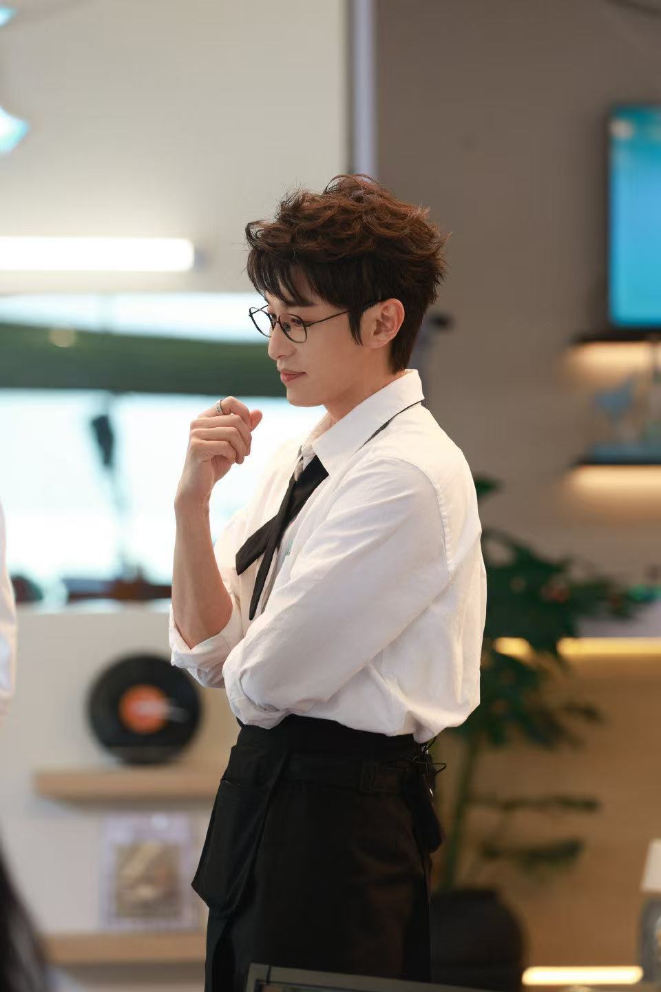 代旭上节目催所有人上班代旭从被催上班到催别人上班 代旭终于翻身了！以前被粉丝追着