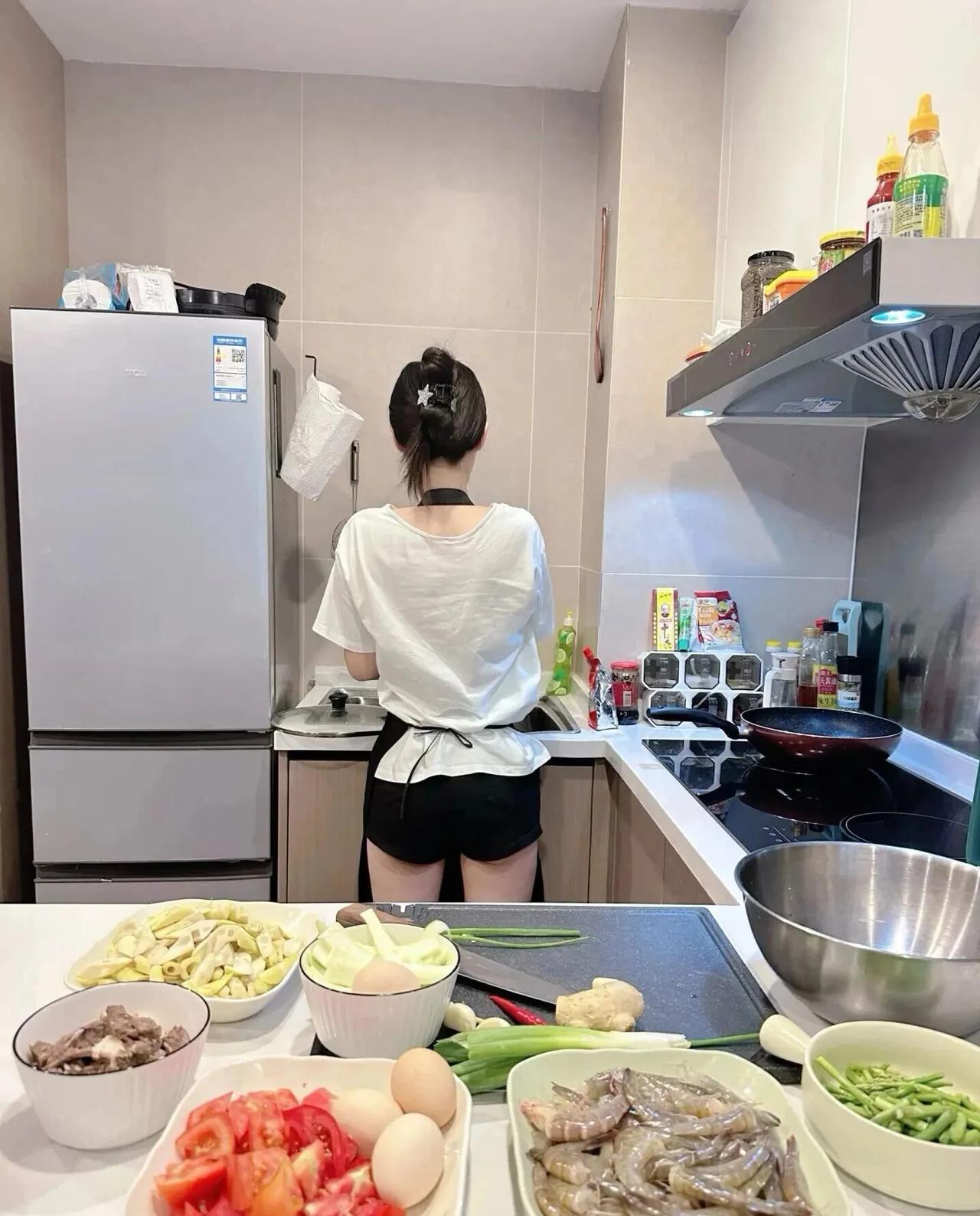 食材就位，准备开煮