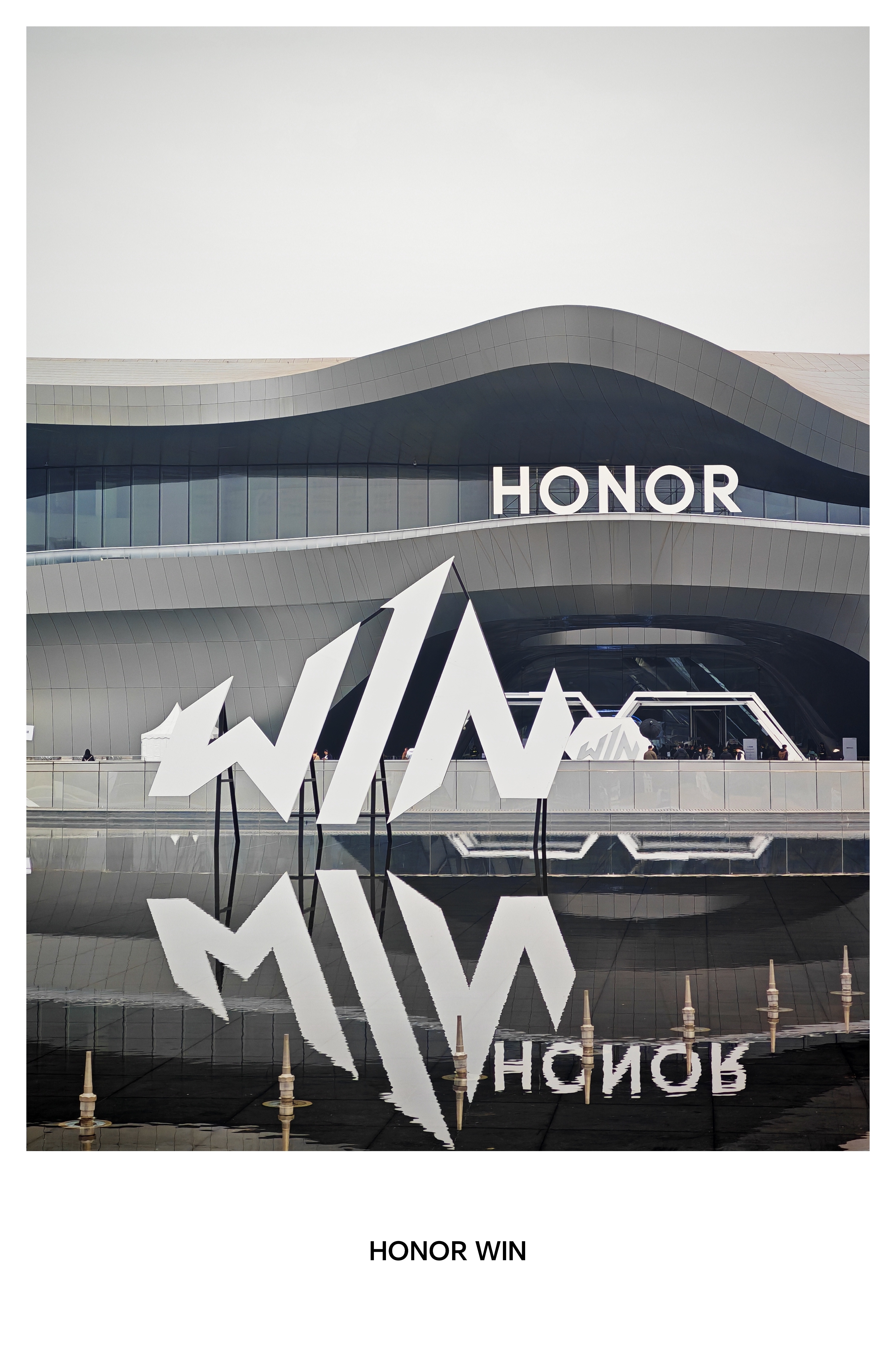 抵达荣耀WIN发布会现场了现场超多美女COS科技数码数码资讯