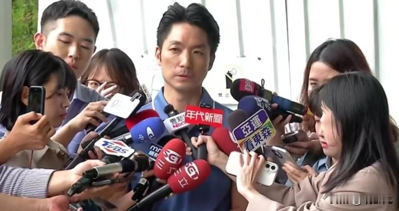 中国台湾所有蓝营人士能不能听我一句劝：你们现在最该做的是全部团结起来支持郑丽文和