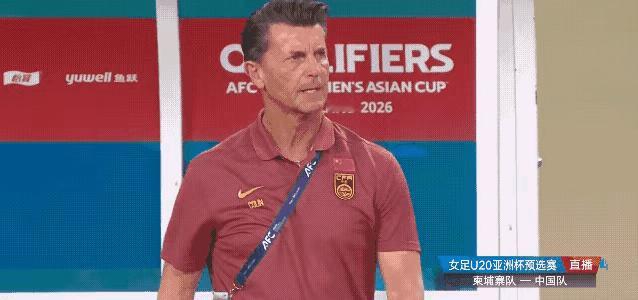 这些小姑娘厉害。
6比0，7比0，8比0，越战越勇，进球也越来越多，说明这支U2