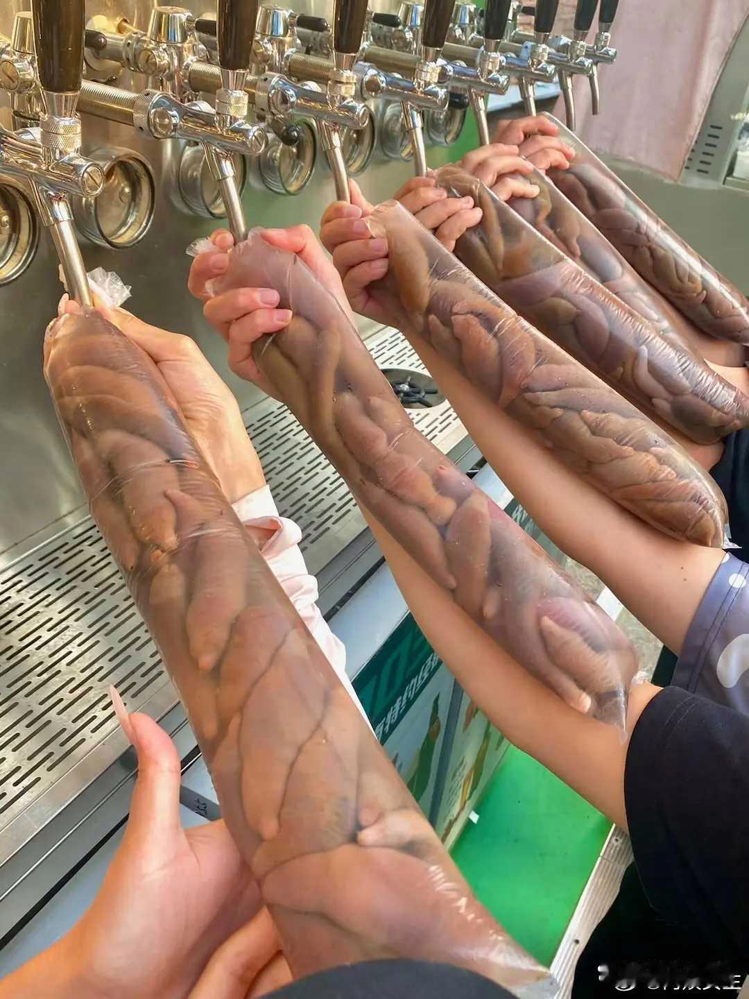 远看像是大花臂，有人认识这是什么东西吗？ ​​​