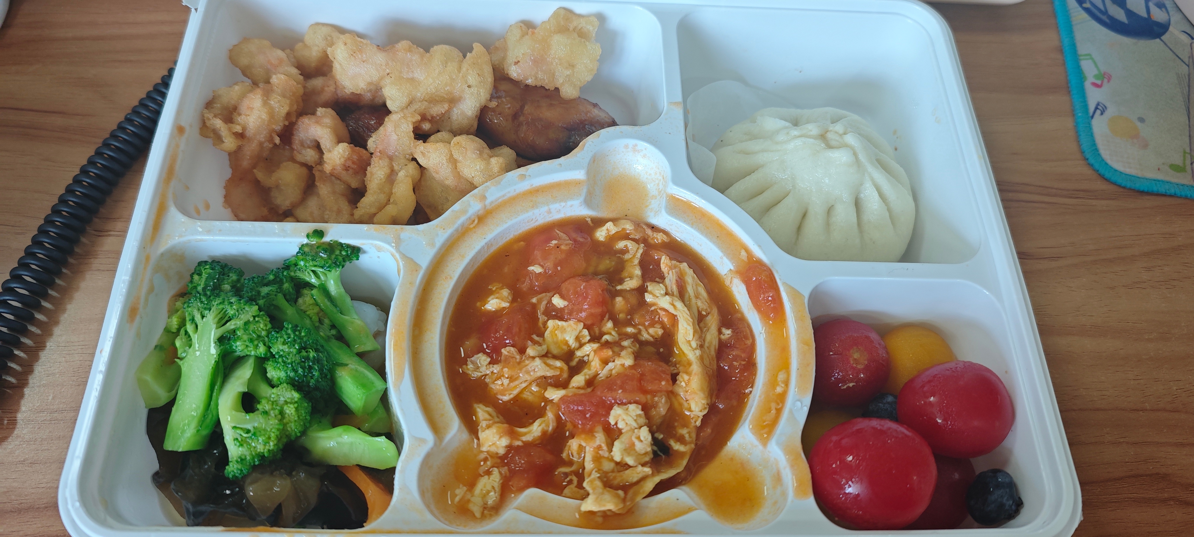 吃完了就剩下个西红柿鸡蛋，是真的不爱吃，闻了一下那个味我就要吐了[便便][便便]