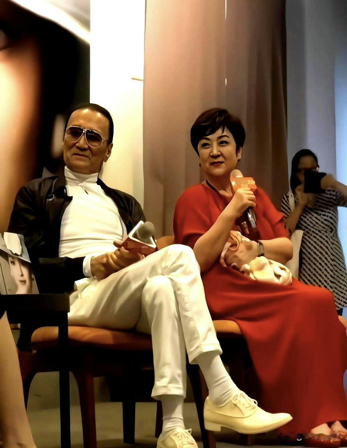 谢贤第一任妻子甄珍得知谢贤去世消息后，即时难过落泪，声音哭到低沉沙哑，表示：“他