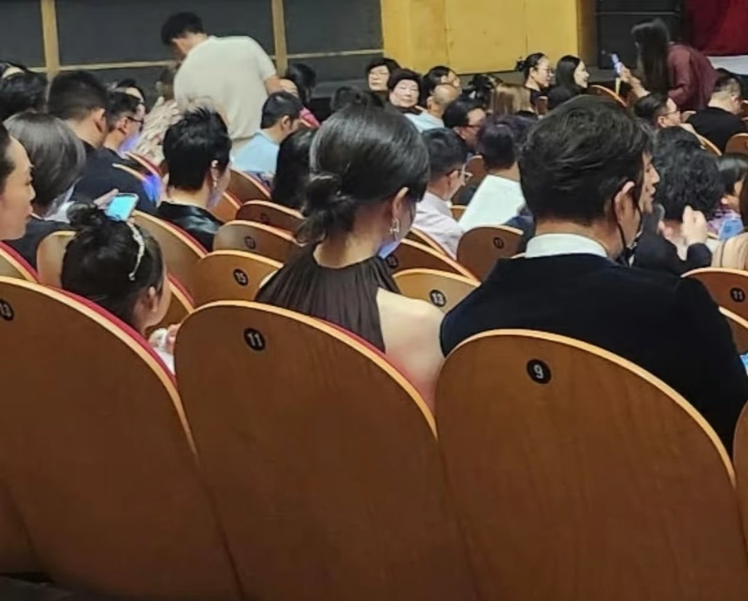 曝唐嫣罗晋私下接触不多了回看近期的动态不难发现，二人并不是零互动，一起参加孩子校