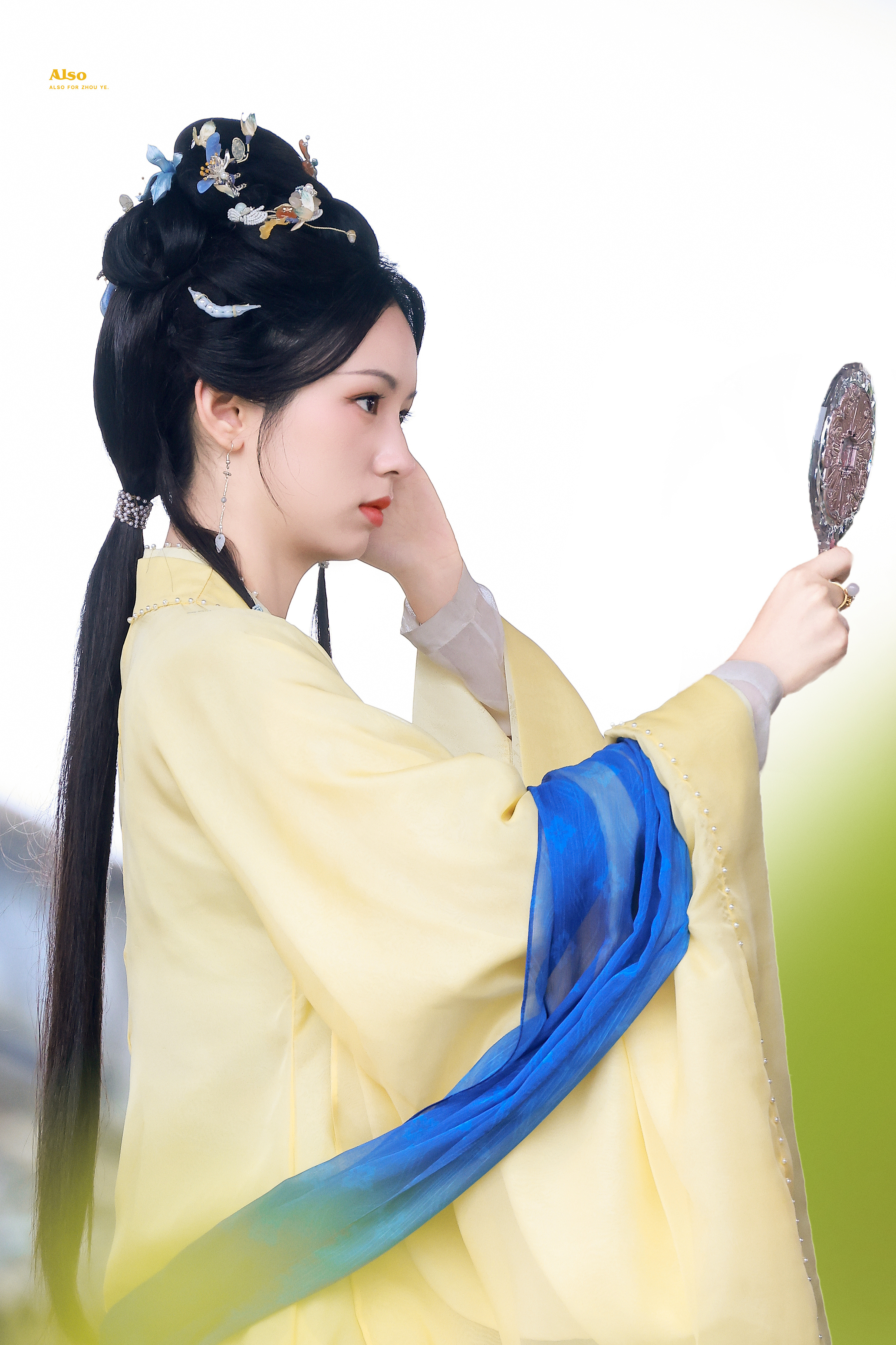 旧造型新图[期待][期待][期待]周也 《一瓯春》一套明媚的黄衣圆圆～～～✨✨✨