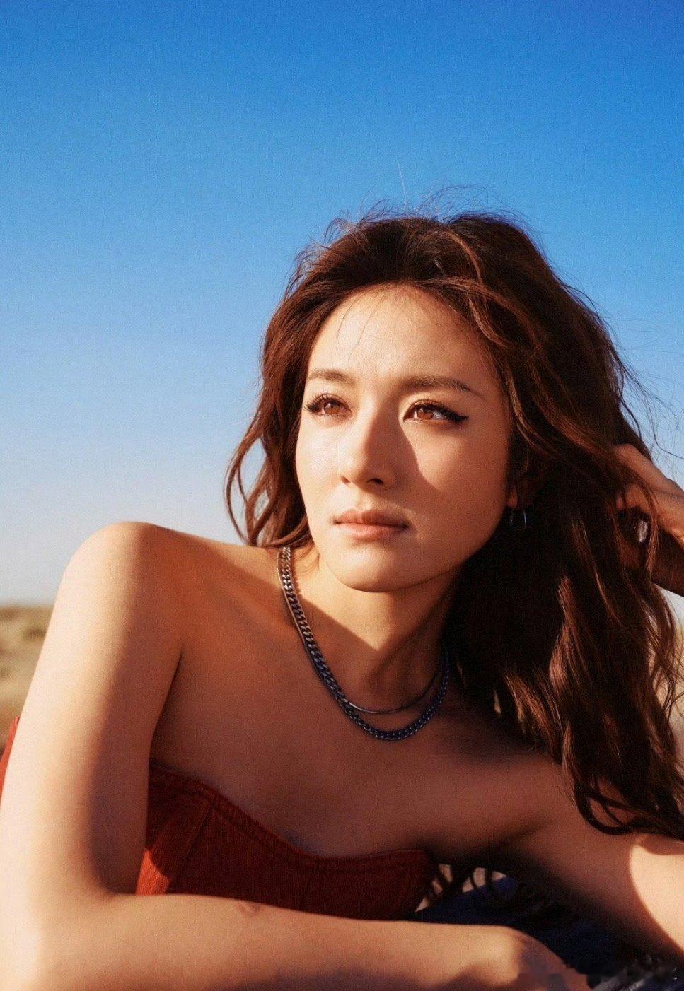 李兰迪生日大片，热烈、明媚、肆意，太美了！祝美女生日快乐[打call][打cal