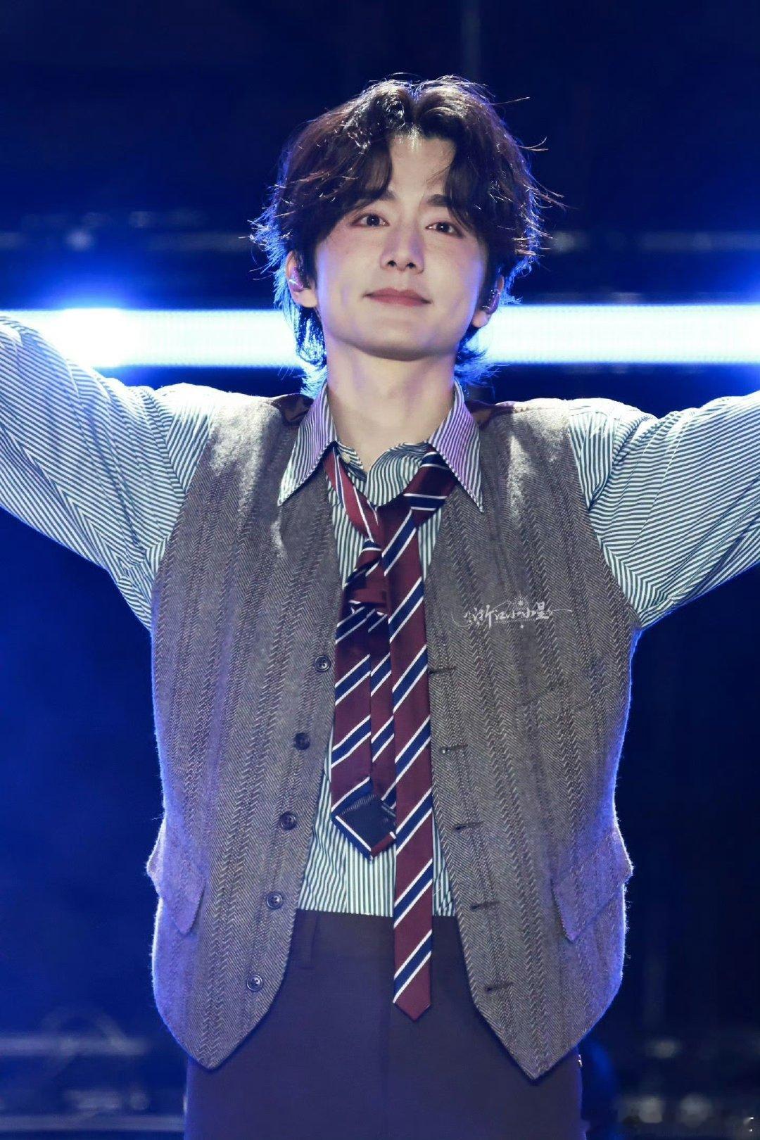 张新成演唱会关键词提取成功 张新成今年有演唱会南京、厦门的朋友举个手！你们的呼声