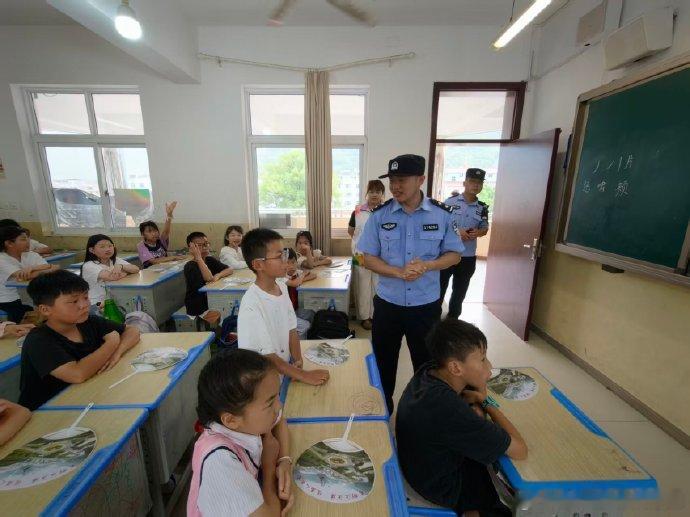 台州志愿者携手民警为少年撑起清朗网络晴空 游戏弹窗要地址？可能是陷阱！🎮 近日