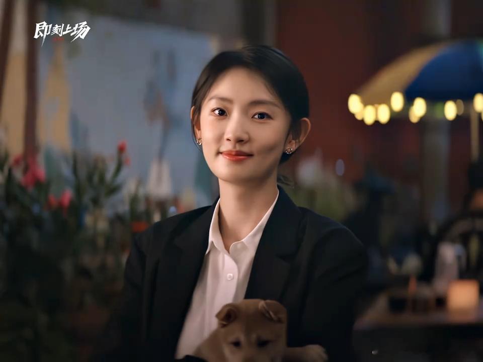 终于有剧拍出了伟大的暧昧期 职场并肩藏着心动！处理并购案时两人默契互补，任家童递