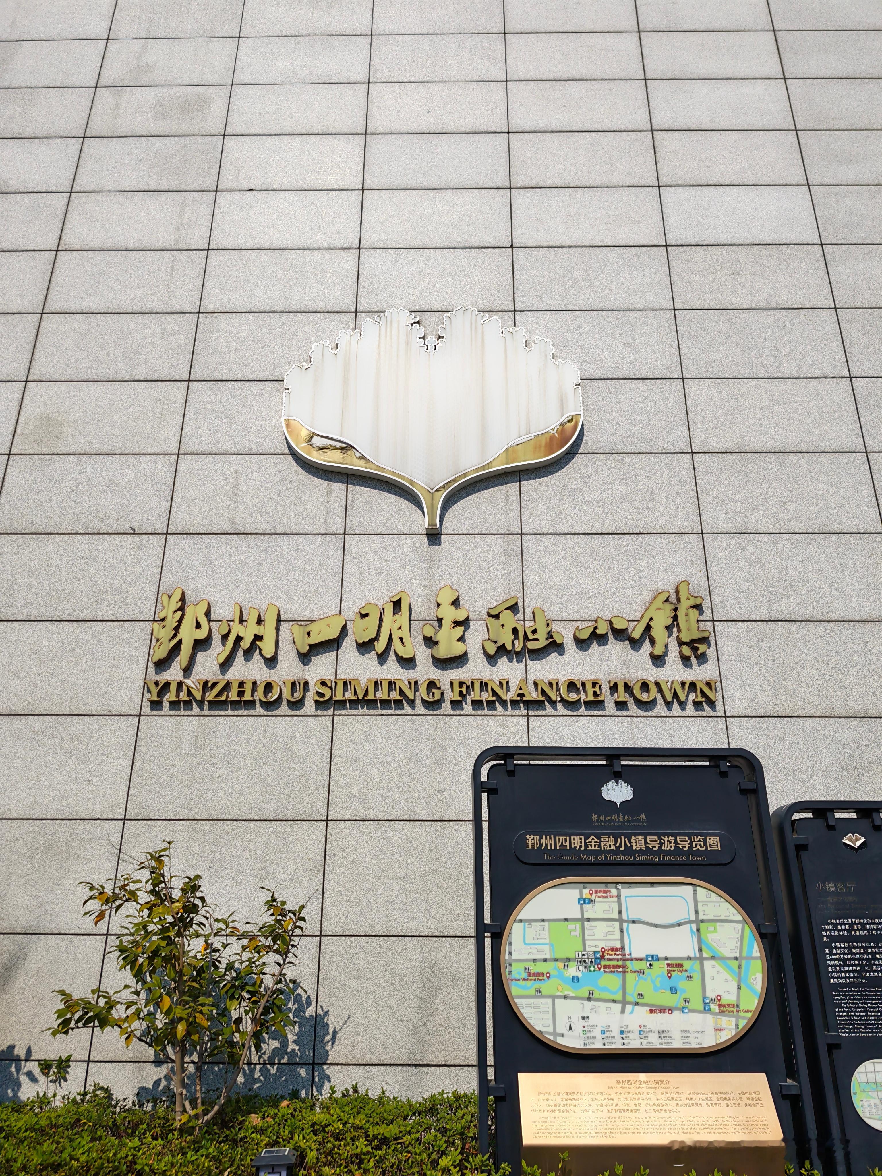 从长期投资的维度看，私募FOF更适合追求稳健增值、不具备深度研报能力的投资者；而