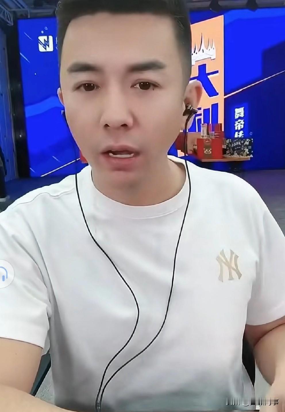 舞帝老利否认靠起诉艺人敛财。

              舞帝老利否认坑公司艺