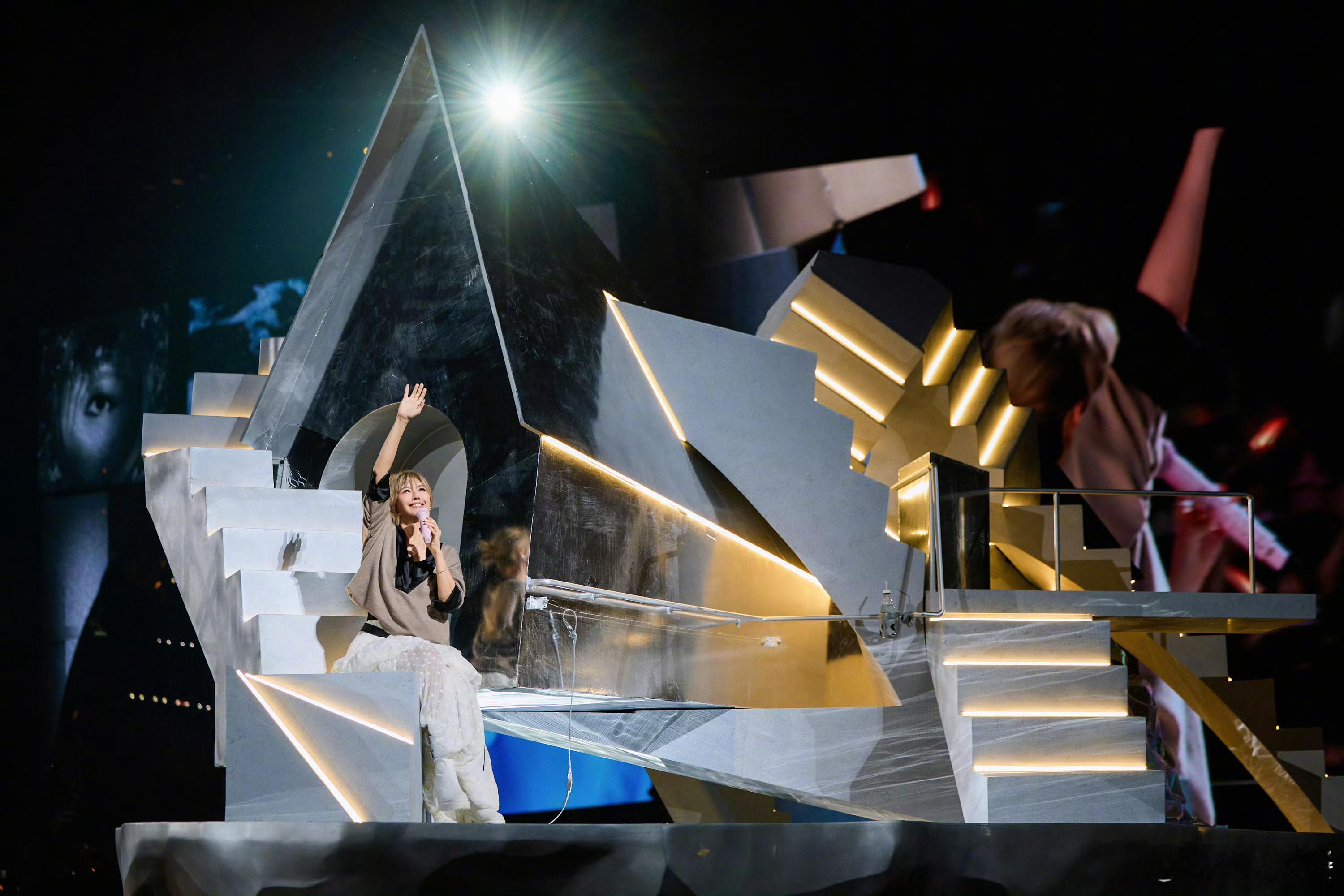 孙燕姿演唱会官宣六站刚结束苏州演唱会的孙燕姿 正式官宣接下来的巡演城市：吉隆坡、