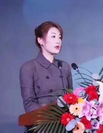 不知为什么，每当看到宗馥莉的名字，便会想起上世纪七八十年代的当红影星王馥荔。虽然
