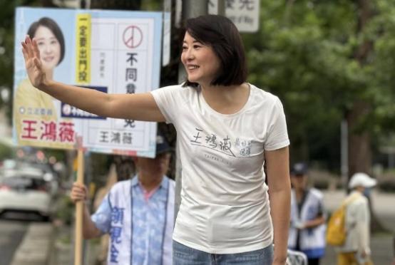 [送心]民调断崖式告急，郑丽文不计前嫌，派出大将驰援李四川？这是真团结还是另有所