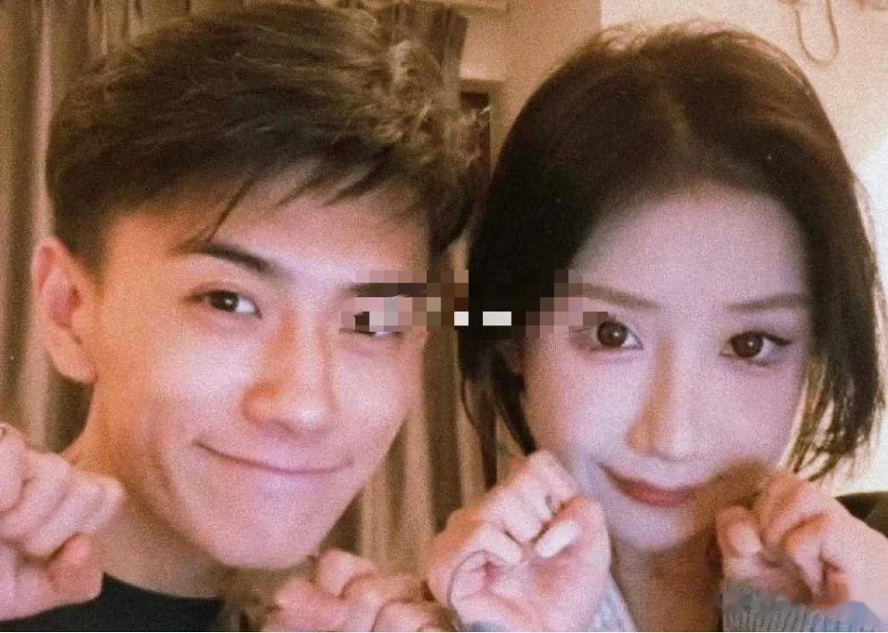 薛小婉回应“还钱”事件:就是想要回钱，心情炸裂就发了，而且现在很幸福！
 
薛小