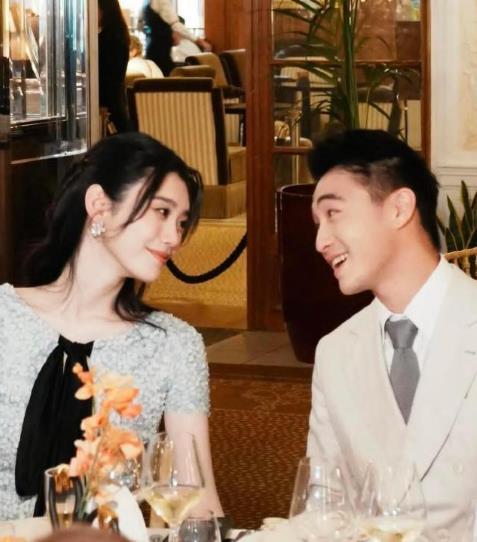 何猷君奚梦瑶婚礼欢迎晚宴 何猷君与奚梦瑶的婚礼欢迎晚宴正式举行，何猷君奚梦瑶和儿
