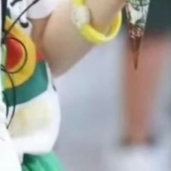 戚薇李承铉女儿11岁近照岁月悄悄把小姑娘雕成了父母的模样，11岁的近照满是成长的