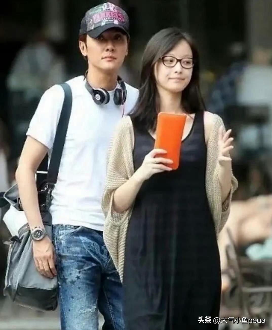 倪妮当年青涩水灵，冯绍峰更是帅得掉渣，俩人站一起，那叫一个赏心悦目！
冯叔年轻时