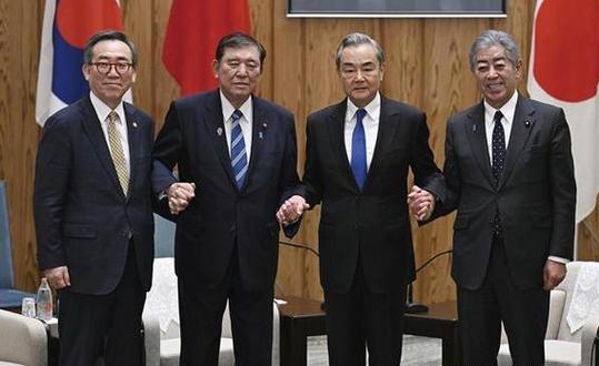 谁在做梦“美国移交驻兵权”？睁眼看看事实！

这两天居然看到一种论调，说什么美国