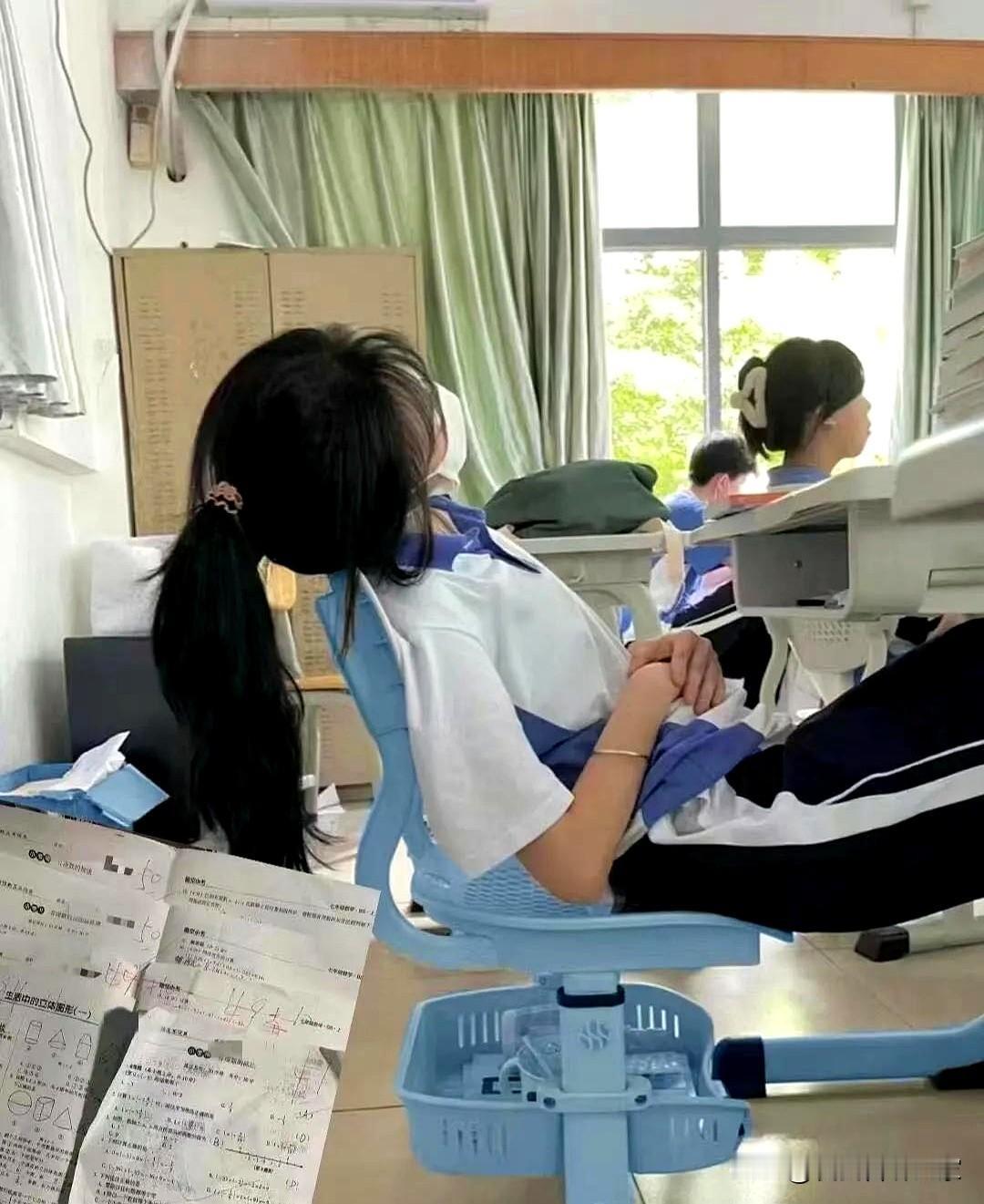 为什么初中成了孩子学坏的重灾区？

罪魁祸首，就是很多家长都忽视了人际关系。
