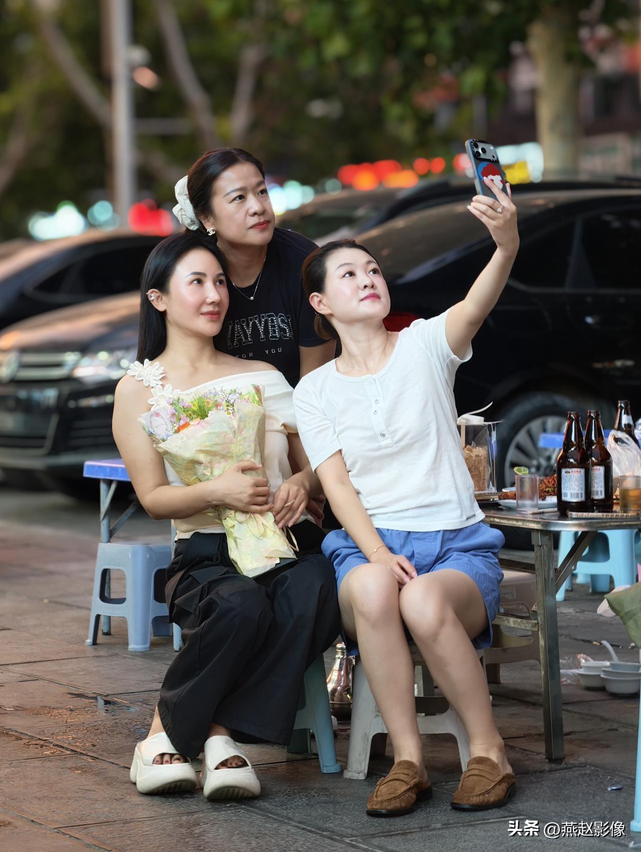烧烤摊偶遇仨美女，弱光实拍，vivo手机效果惊艳，美女喜欢

夜幕降临，去滏漳路