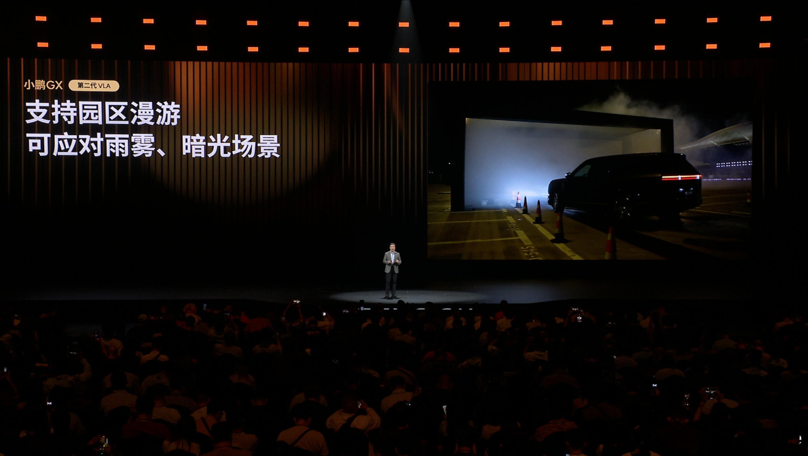 小鹏GX的智驾：是中国首款前装量产的Robotaxi原型车，完全按照L4自动驾驶