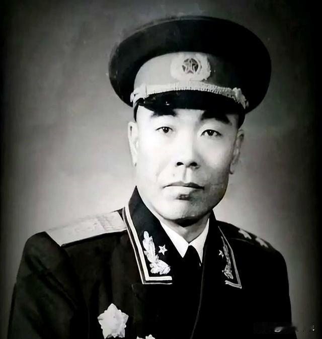 曾泽生拒炸大坝率部起义，蒋介石怒杀其全家，同乡仗义出手闯营救人
 
阅读此文前，