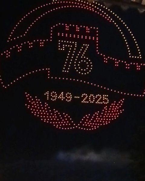 生于华夏，五千年文明流淌在血脉，每一寸山河都刻着风骨。我们站在祖先凝视过的星空下