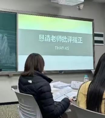 孙馨钰同学这件事给所有人敲了一记警钟：
选导师、选领导，真的和选伴侣一样重要，甚