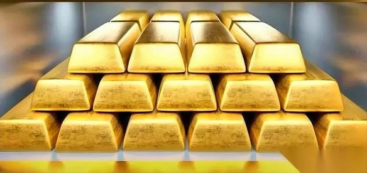持有黄金的注意！金价崩了？

最近黄金市场惊现大变局，价格波动让人揪心，跟前几天
