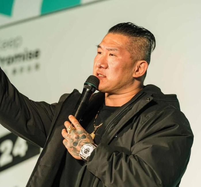 真是条汉子！
馆长面对民进党起诉，
坚决不躲去大陆！


馆长之前因为骂了两个人