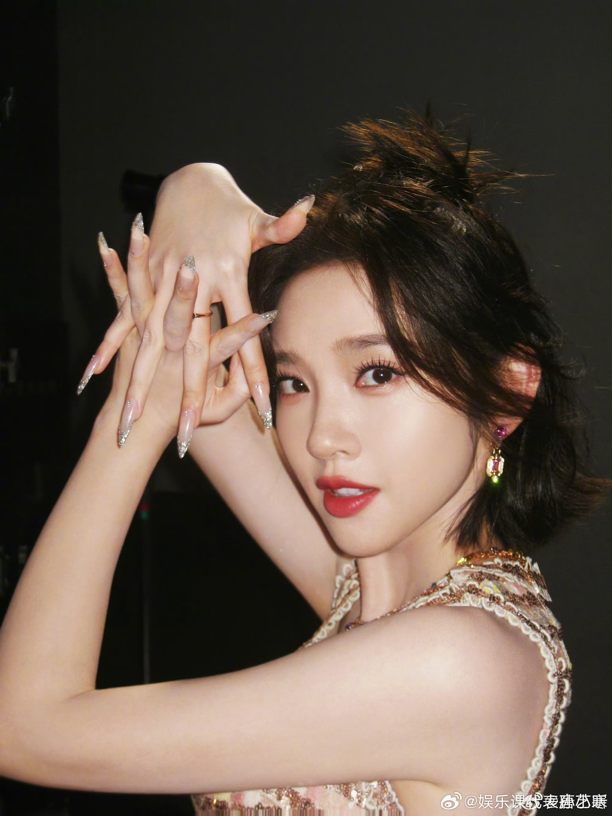 这是我从未见过的唐艺昕完全被唐艺昕这次的新状态惊艳到！和以往温柔甜美的样子截然不